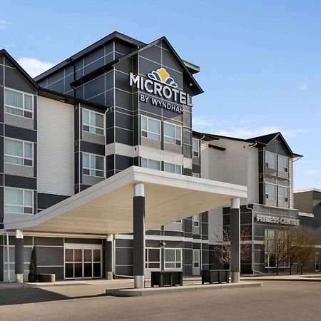 Microtel Inn And Suites By Wyndham Weyburn Экстерьер фото