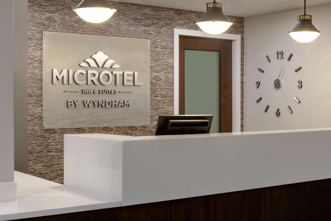 Microtel Inn And Suites By Wyndham Weyburn Экстерьер фото