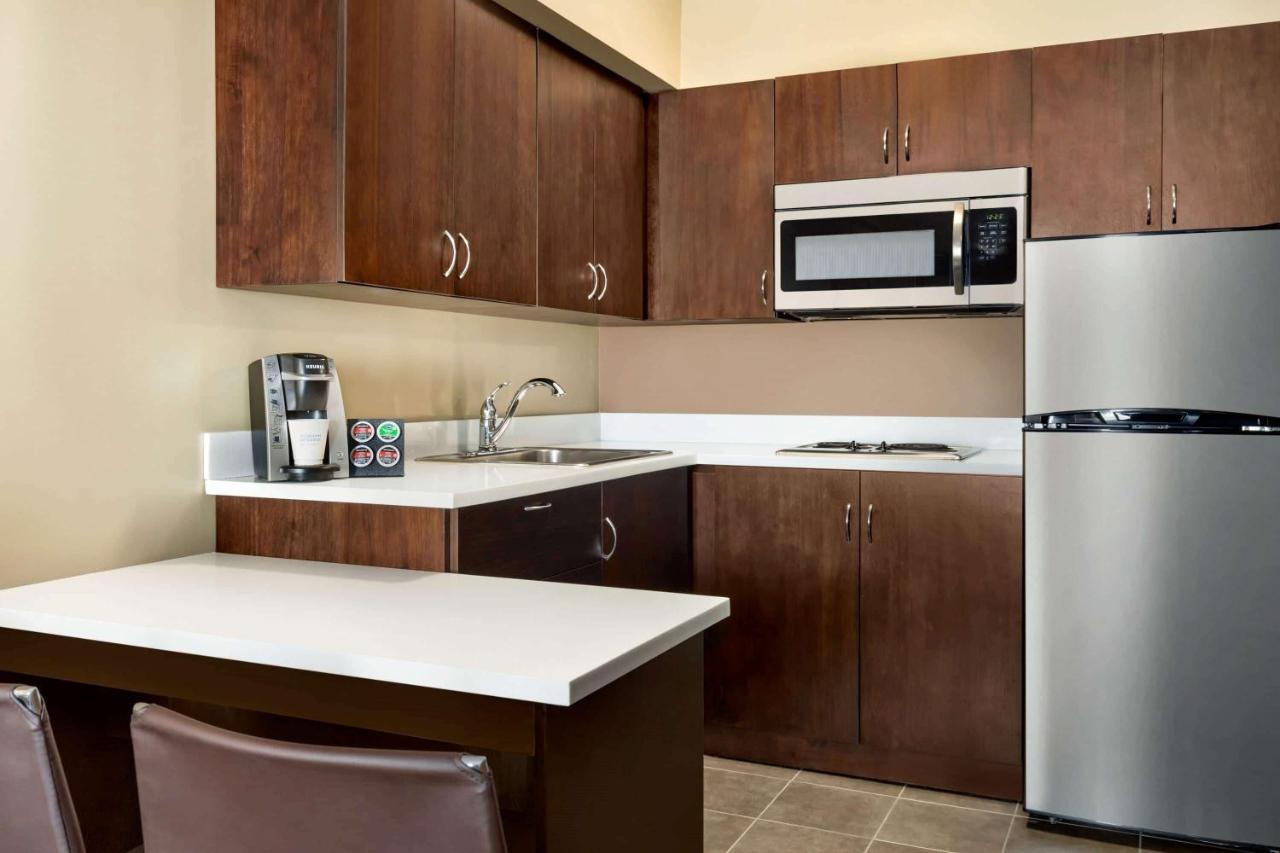 Microtel Inn And Suites By Wyndham Weyburn Экстерьер фото