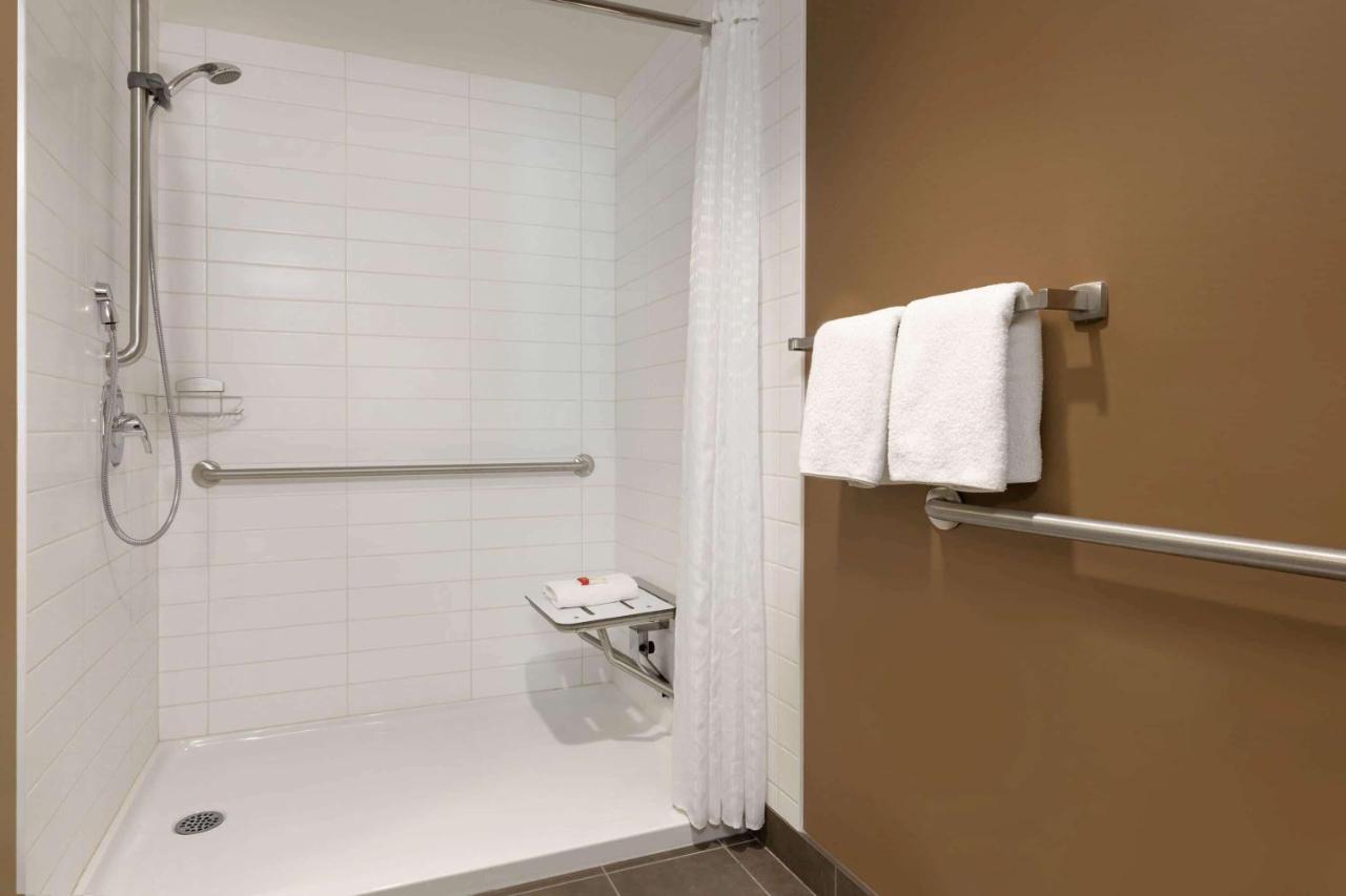 Microtel Inn And Suites By Wyndham Weyburn Экстерьер фото