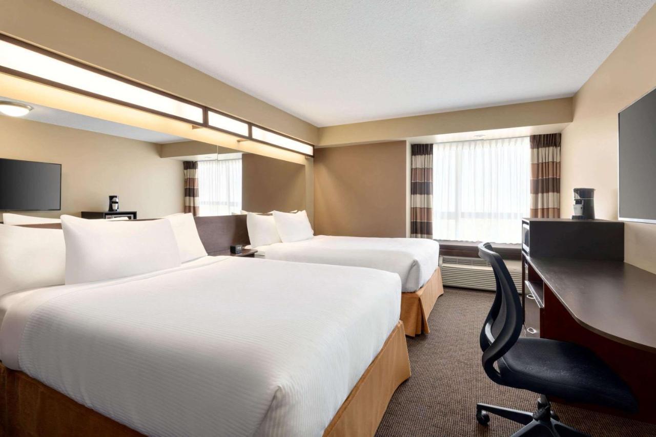 Microtel Inn And Suites By Wyndham Weyburn Экстерьер фото