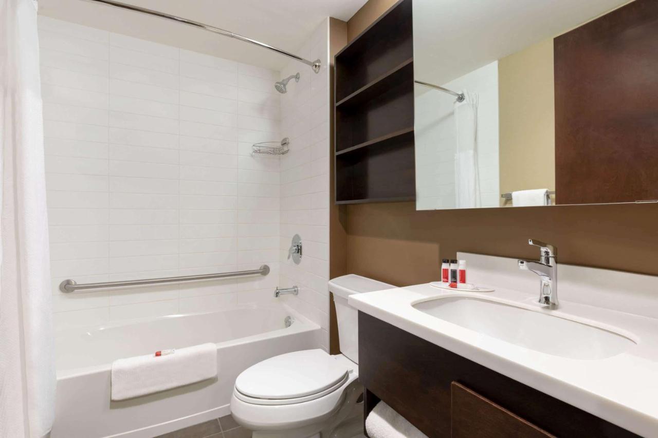 Microtel Inn And Suites By Wyndham Weyburn Экстерьер фото