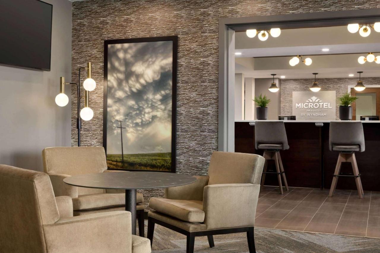 Microtel Inn And Suites By Wyndham Weyburn Экстерьер фото