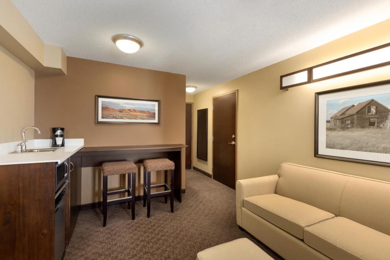 Microtel Inn And Suites By Wyndham Weyburn Экстерьер фото